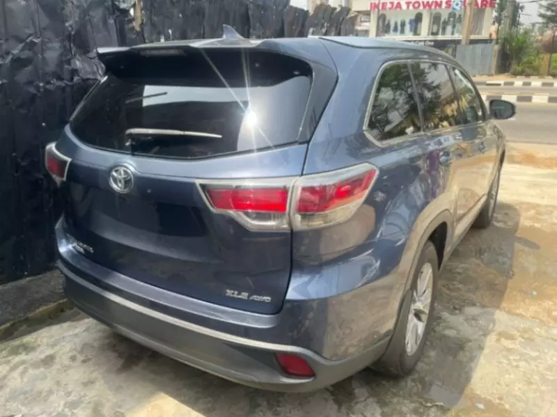 Toyota Highlander   - 2015