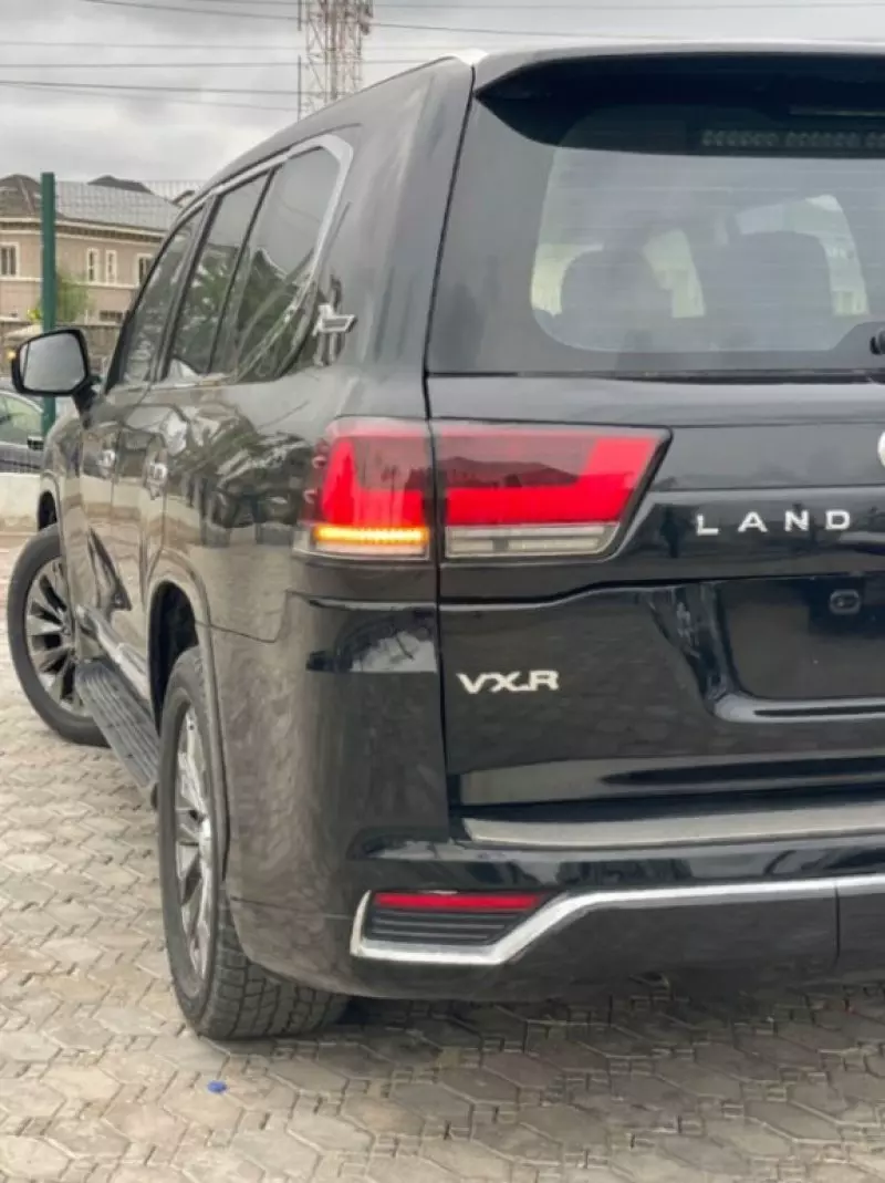 Toyota Landcruiser  V8   - 2011