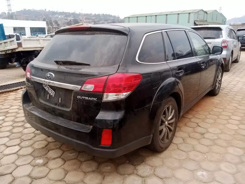 Subaru Outback   - 2012
