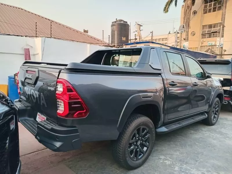 Toyota Hilux   - 2024