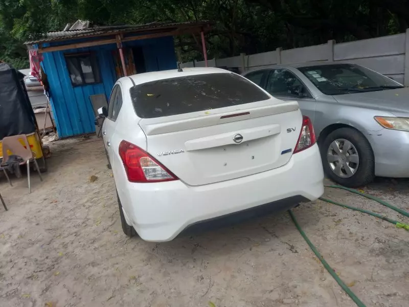 Nissan Versa   - 2015