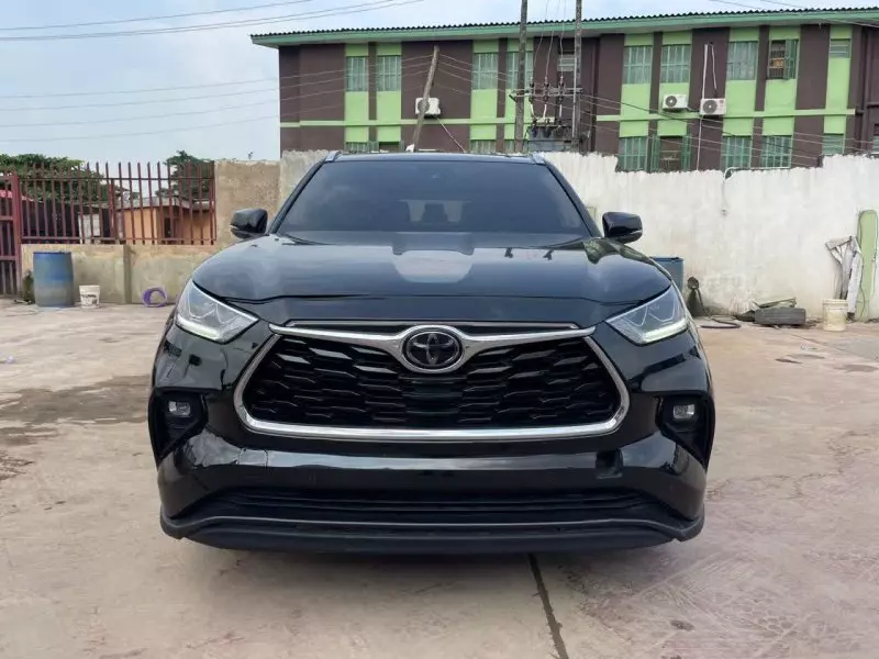 Toyota Highlander   - 2021