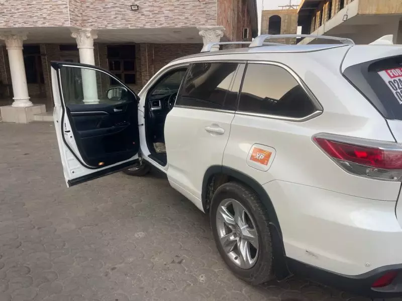 Toyota Highlander   - 2015