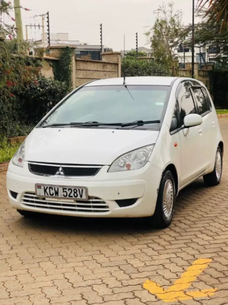 Mitsubishi Colt   - 2013