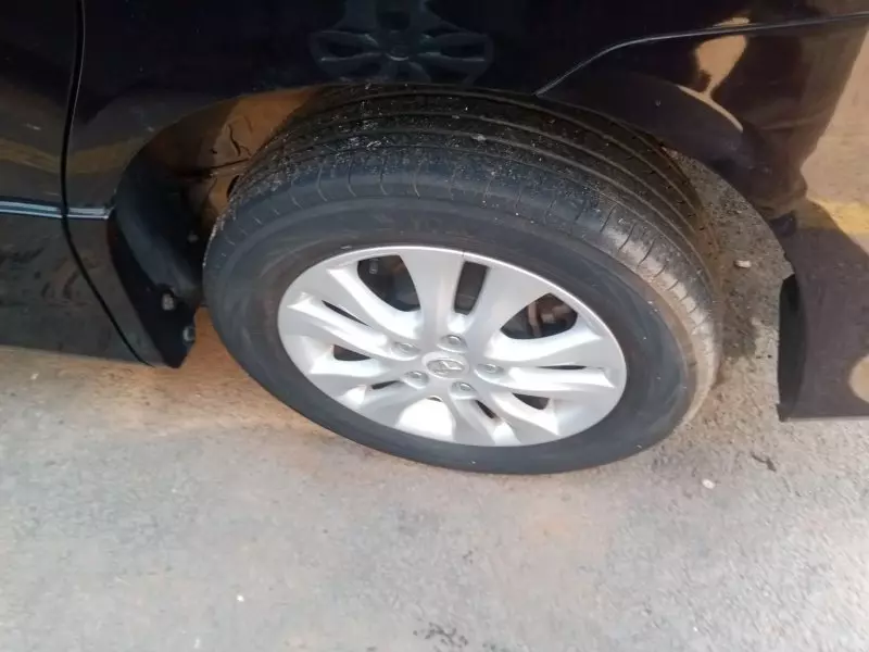 Toyota Noah   - 2012