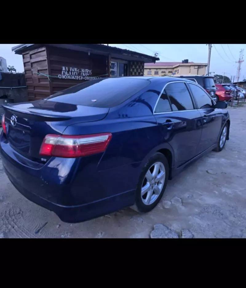 Toyota Camry   - 2009