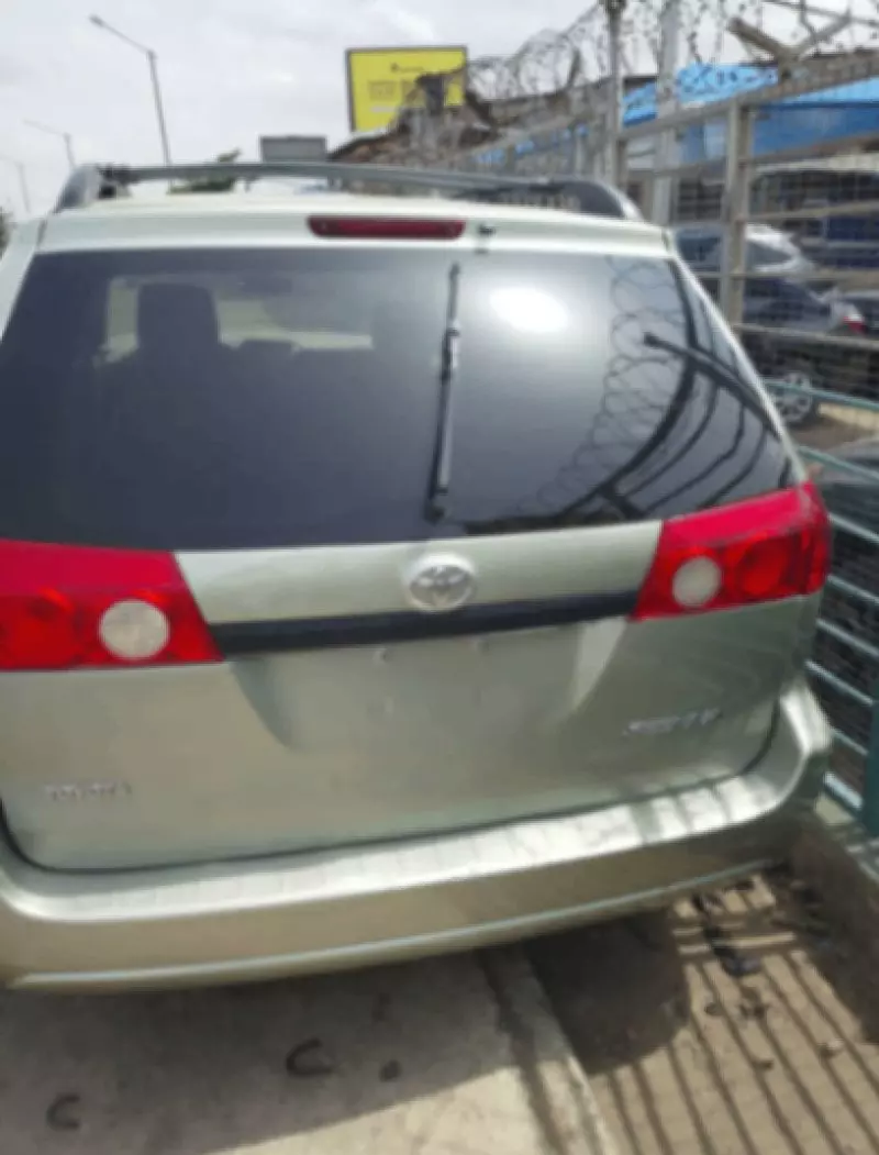 Toyota Sienna   - 2005