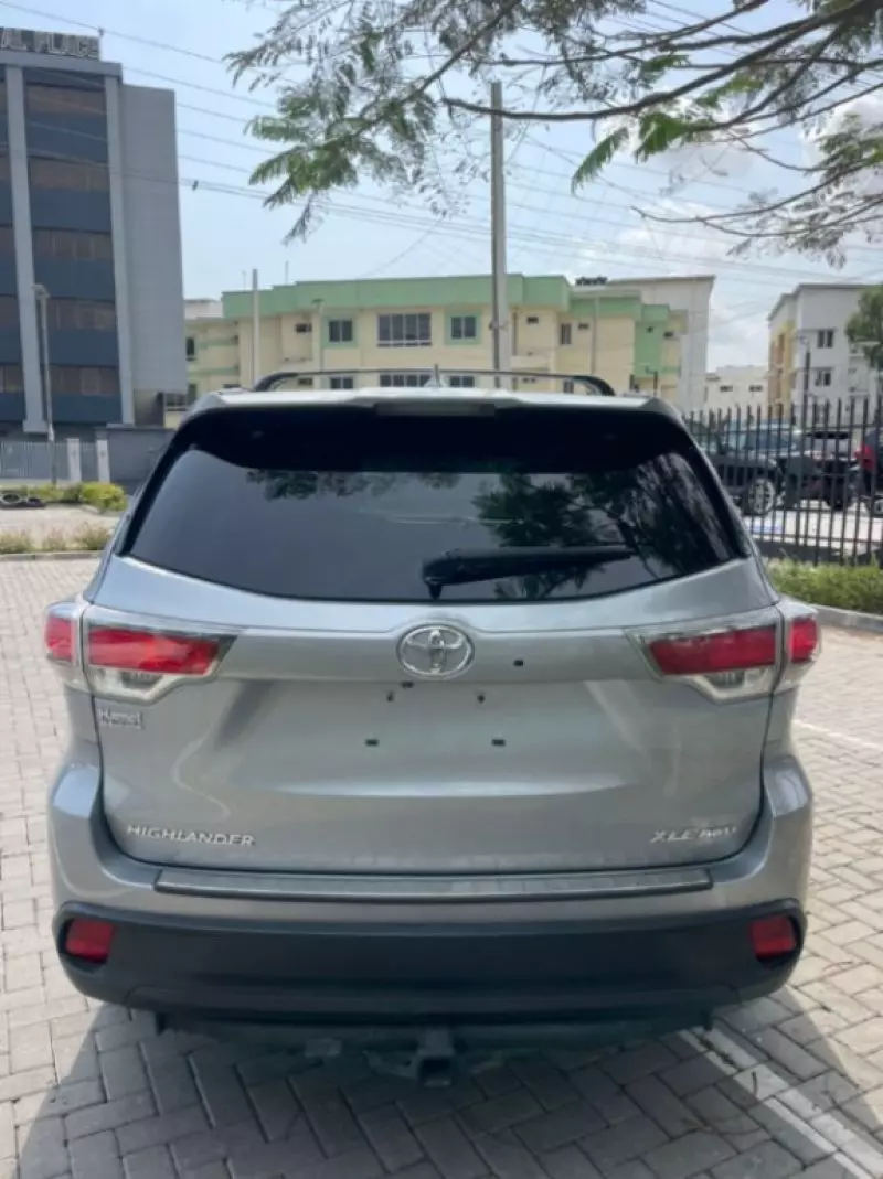 Toyota Highlander   - 2016