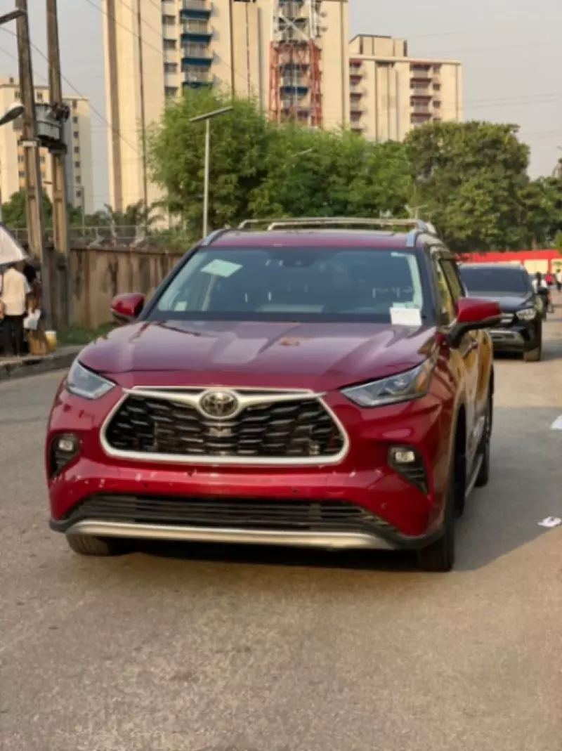Toyota Highlander   - 2022