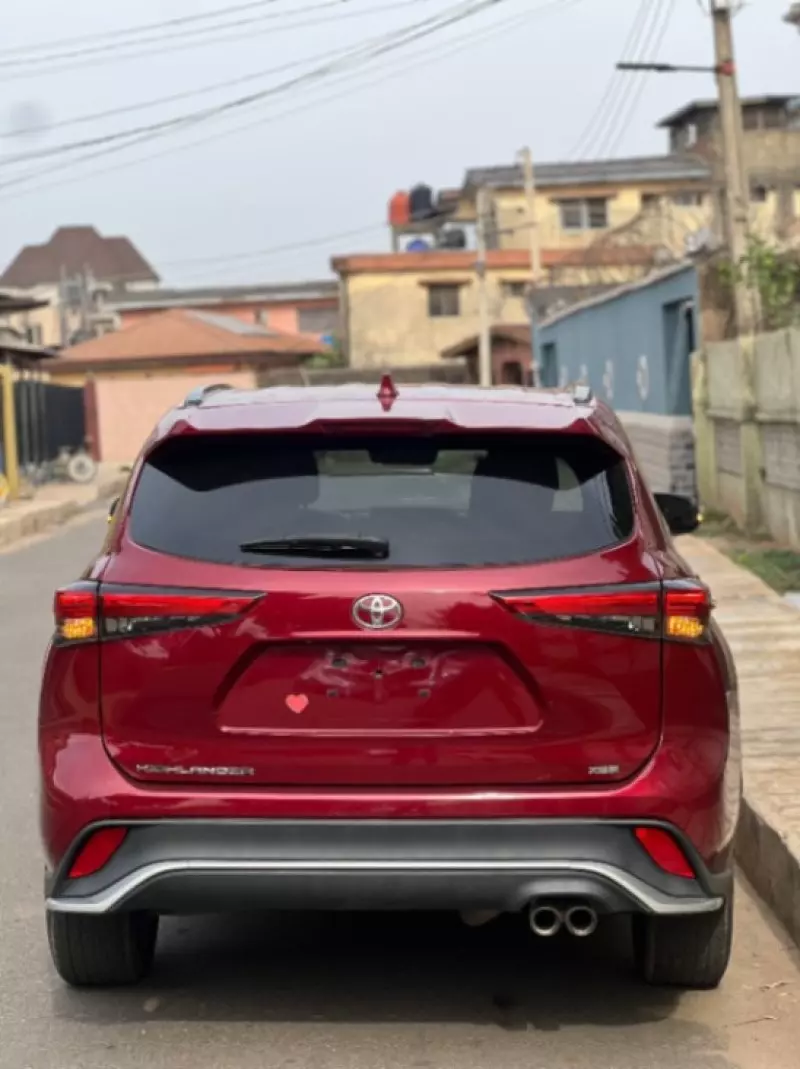 Toyota Highlander   - 2021