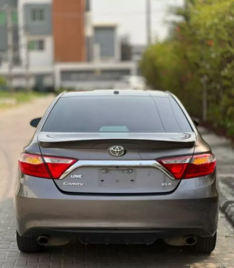 Toyota Camry   - 2016