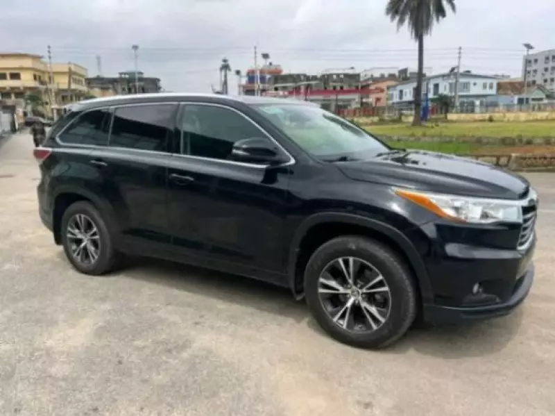 Toyota Highlander   - 2016