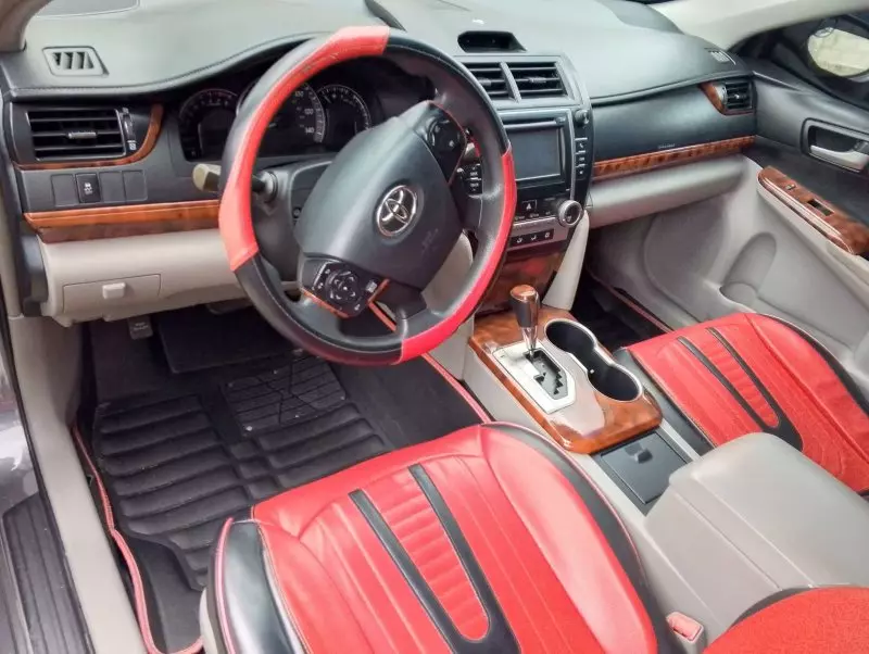 Toyota Camry   - 2013