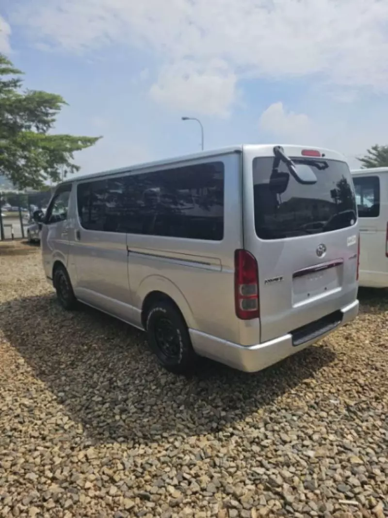 Toyota Hiace   - 2010