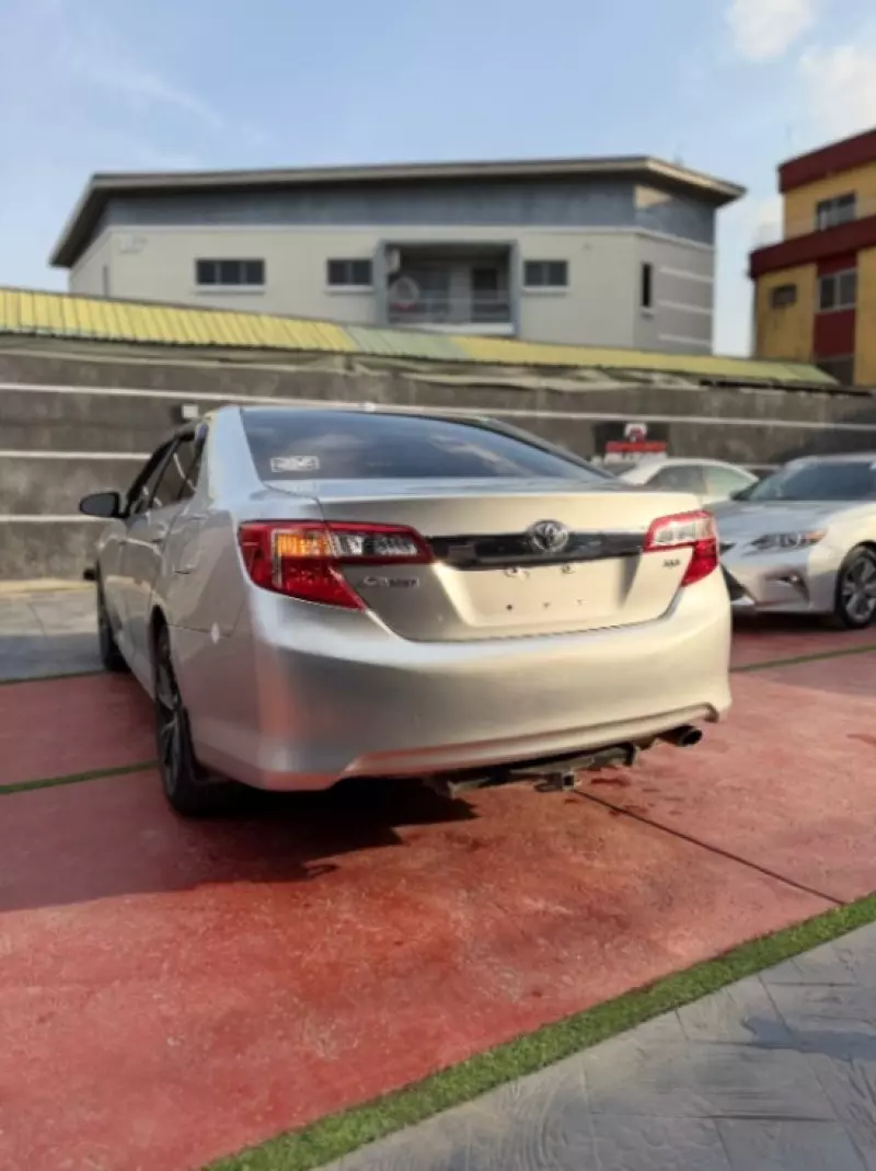 Toyota Camry   - 2014