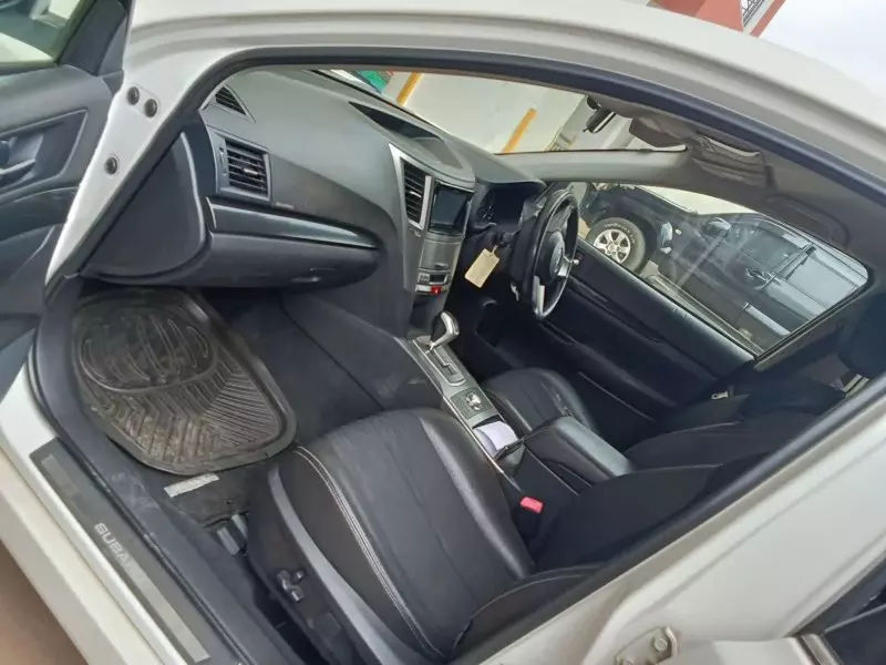 Subaru Outback   - 2011