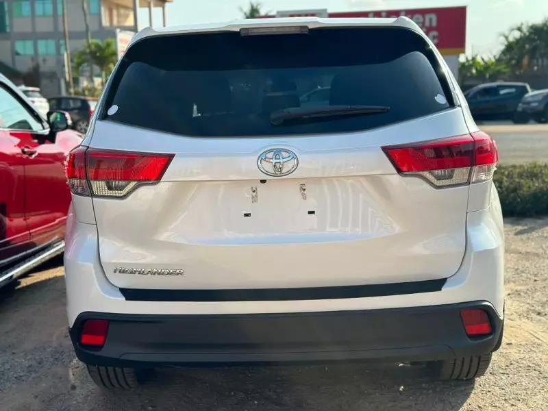 Toyota Highlander   - 2019