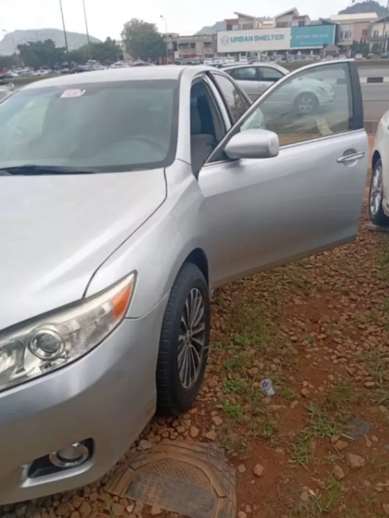 Toyota Camry   - 2011