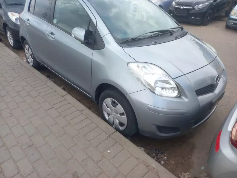 Toyota Vitz   - 2011