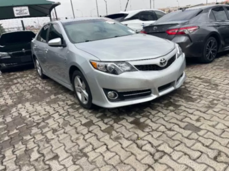 Toyota Camry   - 2012