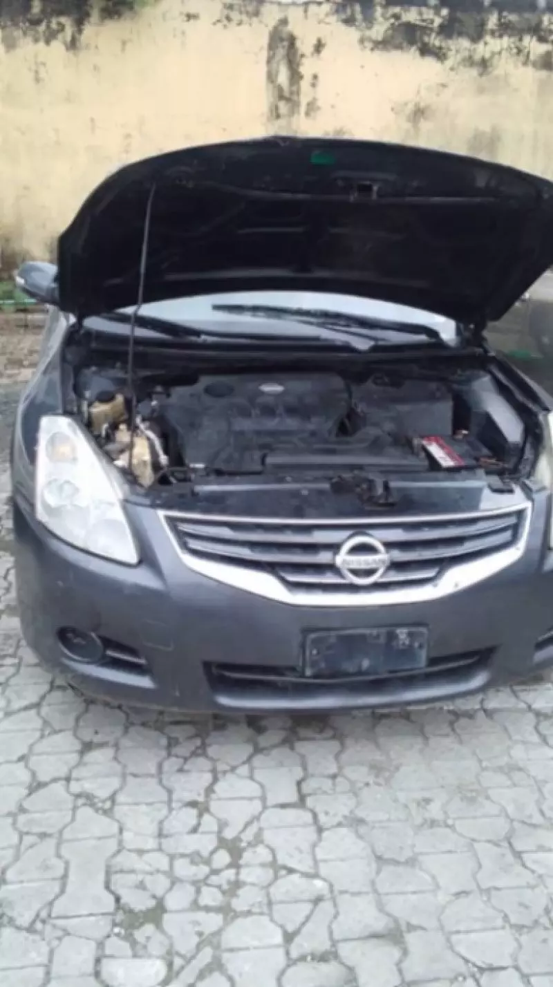 Nissan Altima   - 2010
