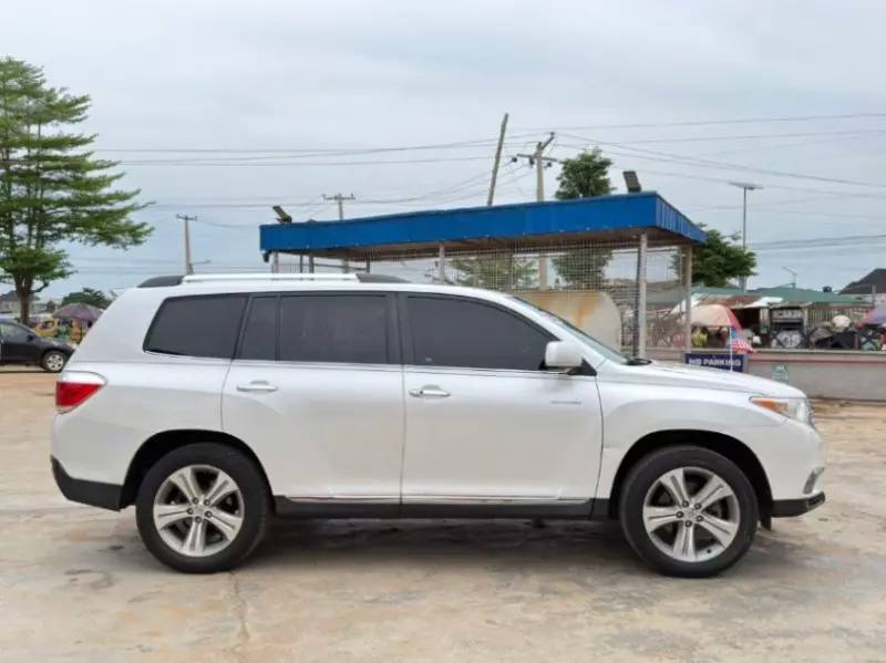 Toyota Highlander   - 2012