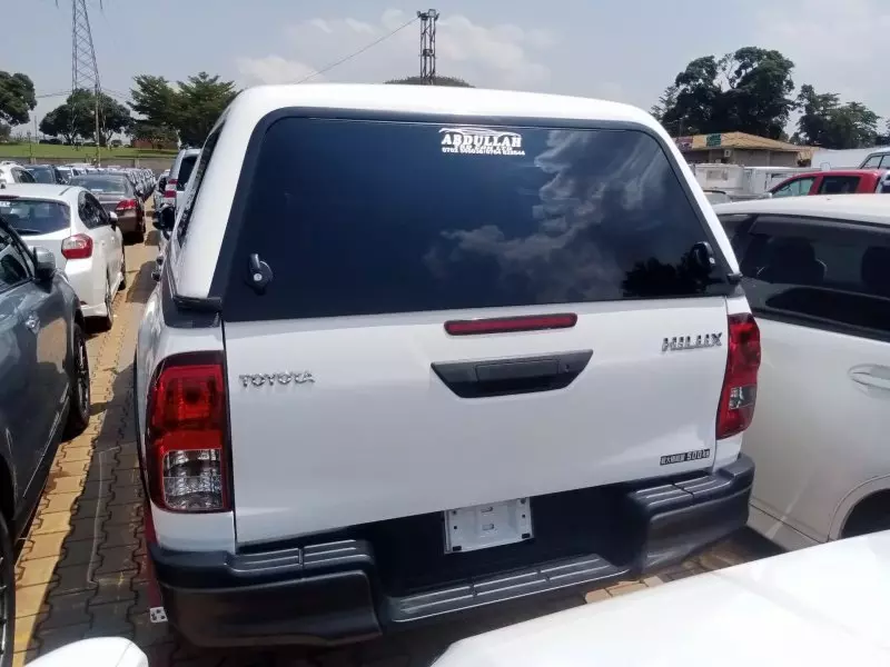 Toyota Hilux   - 2019