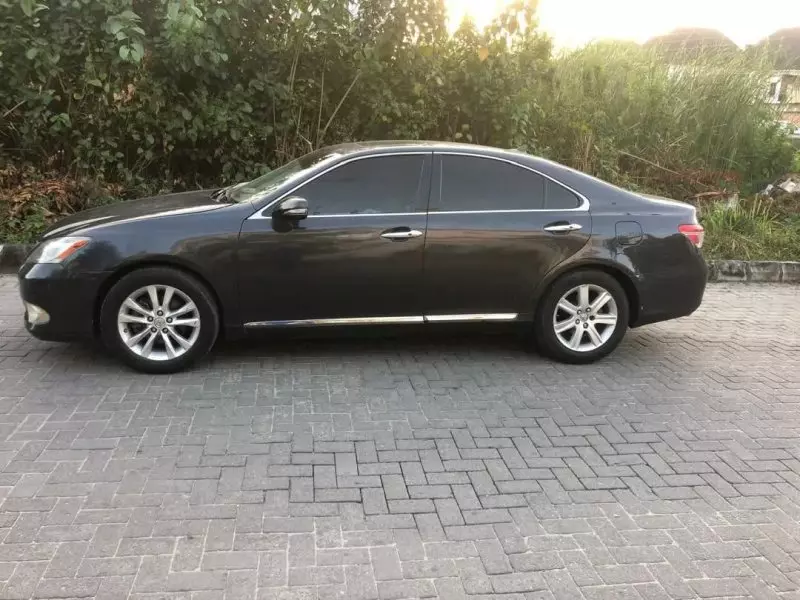 Lexus ES 350   - 2010