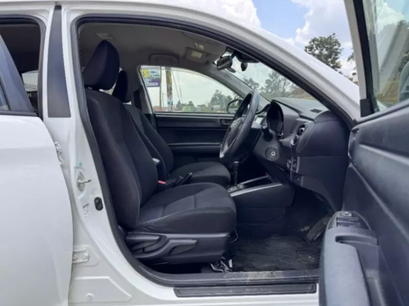 Toyota Fielder hybrid    - 2018