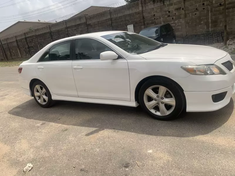 Toyota camry   - 2011