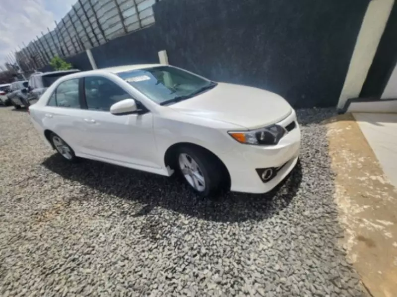 Toyota Camry   - 2014