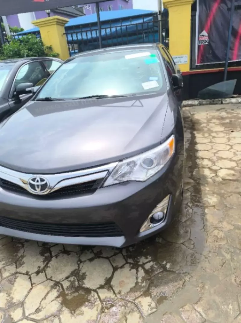 Toyota Camry   - 2012