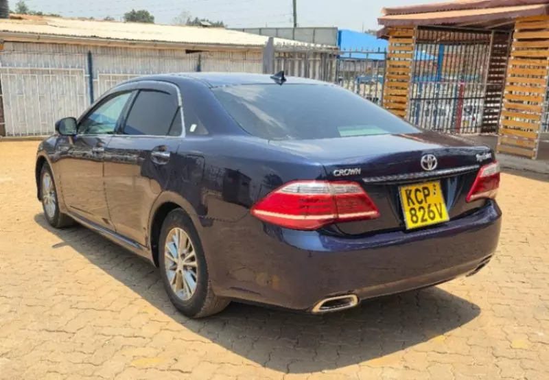 Toyota Crown   - 2011