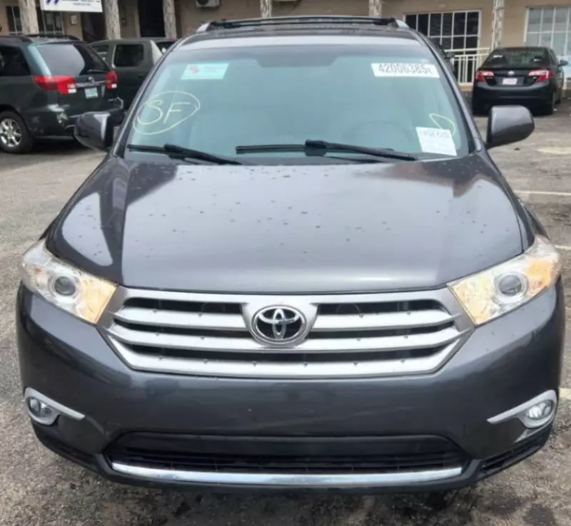 Toyota Highlander   - 2012