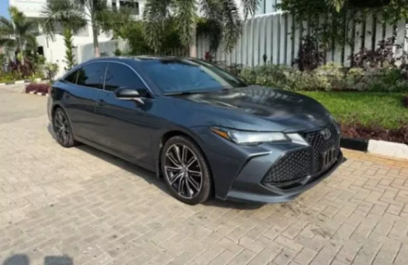 Toyota Avalon   - 2019