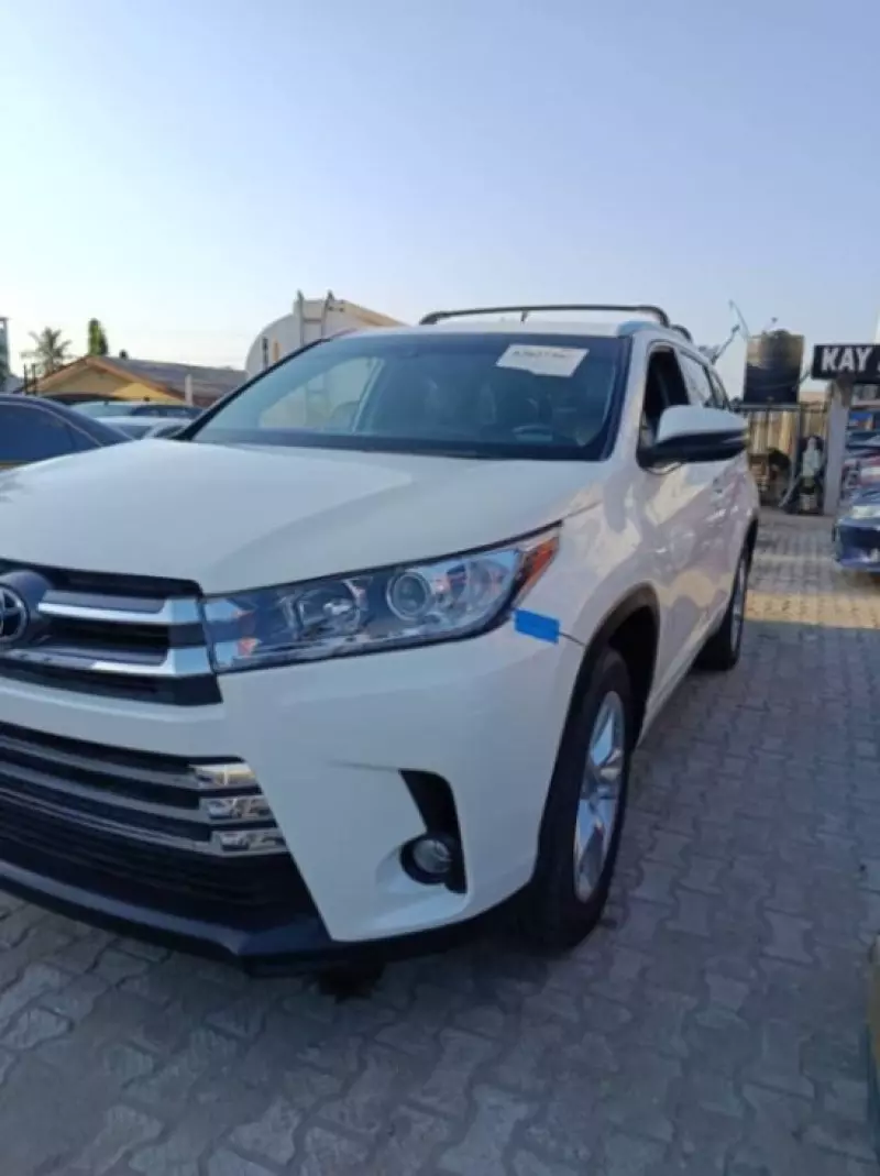 Toyota Highlander   - 2014