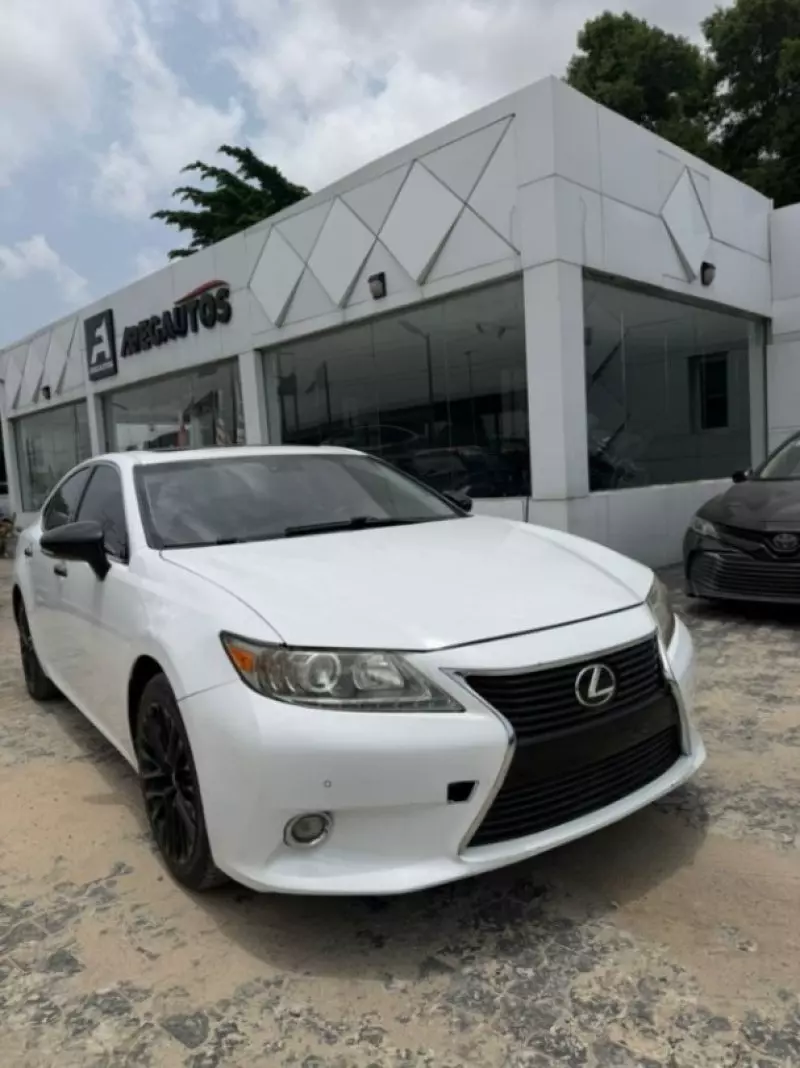 Lexus ES   - 2015