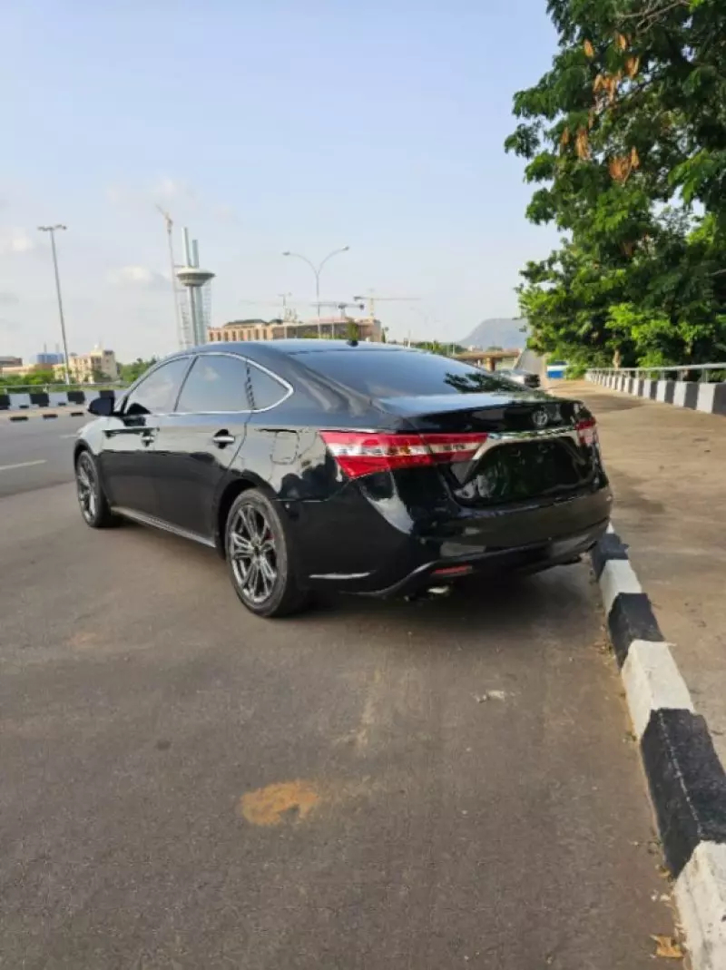 Toyota Avalon   - 2013