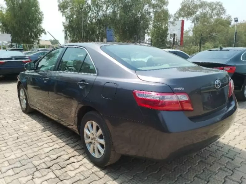 Toyota Camry   - 2011