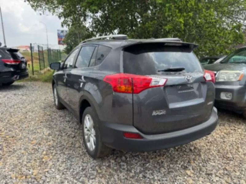 Toyota RAV 4   - 2015