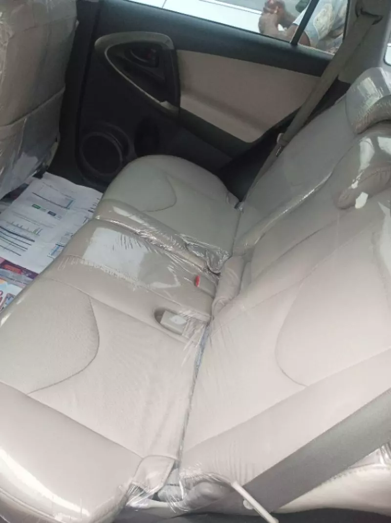 Toyota RAV4   - 2010