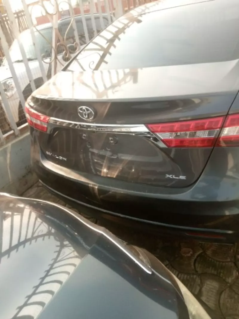 Toyota Avalon   - 2014