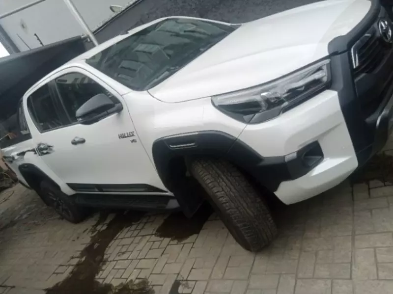 Toyota Hilux   - 2025