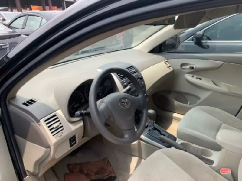 Toyota Corolla   - 2009