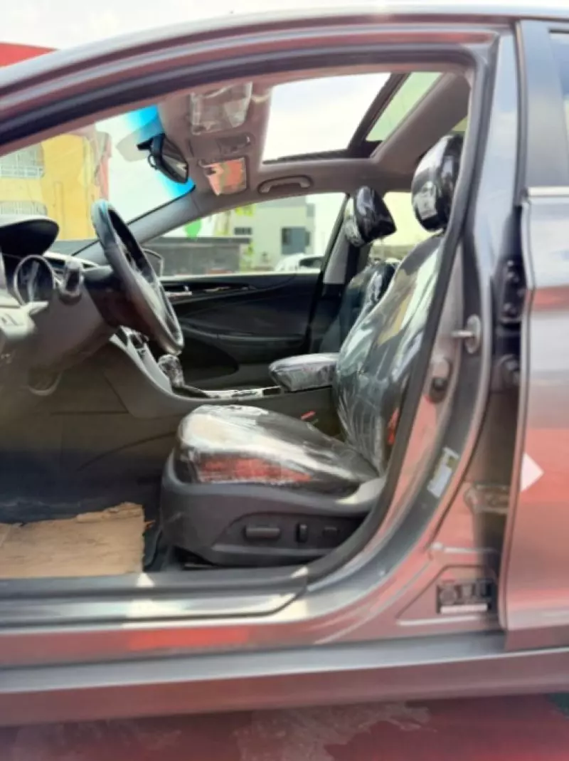 Hyundai Sonata   - 2012