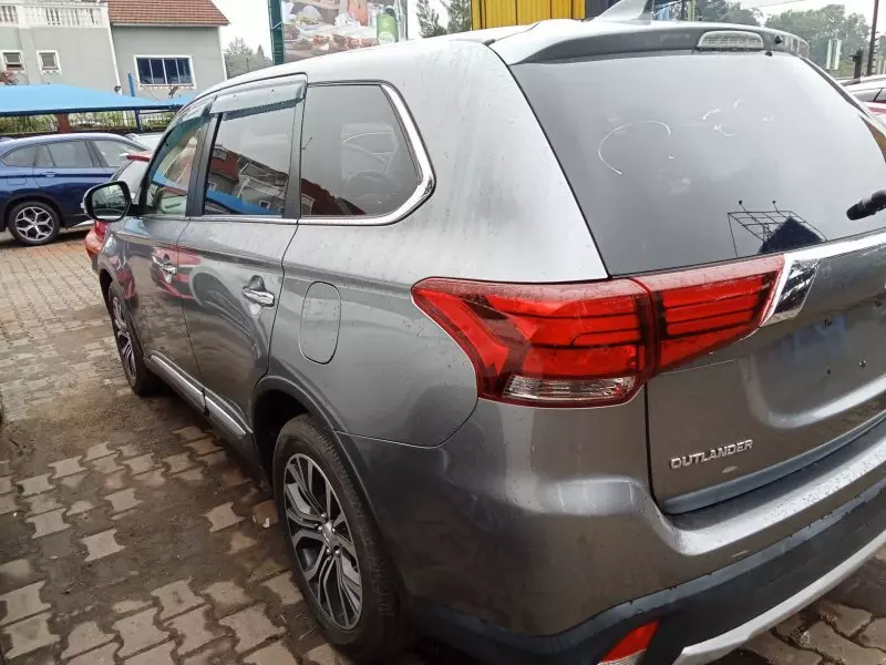 Mitsubishi OUTLANDER   - 2017