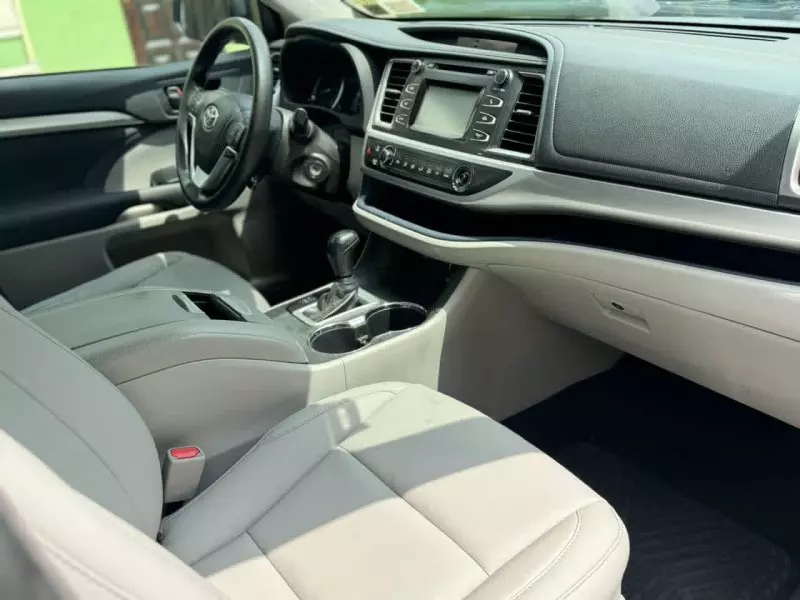 Toyota Highlander   - 2015