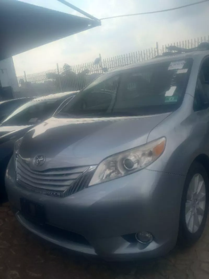 Toyota Sienna - 2014