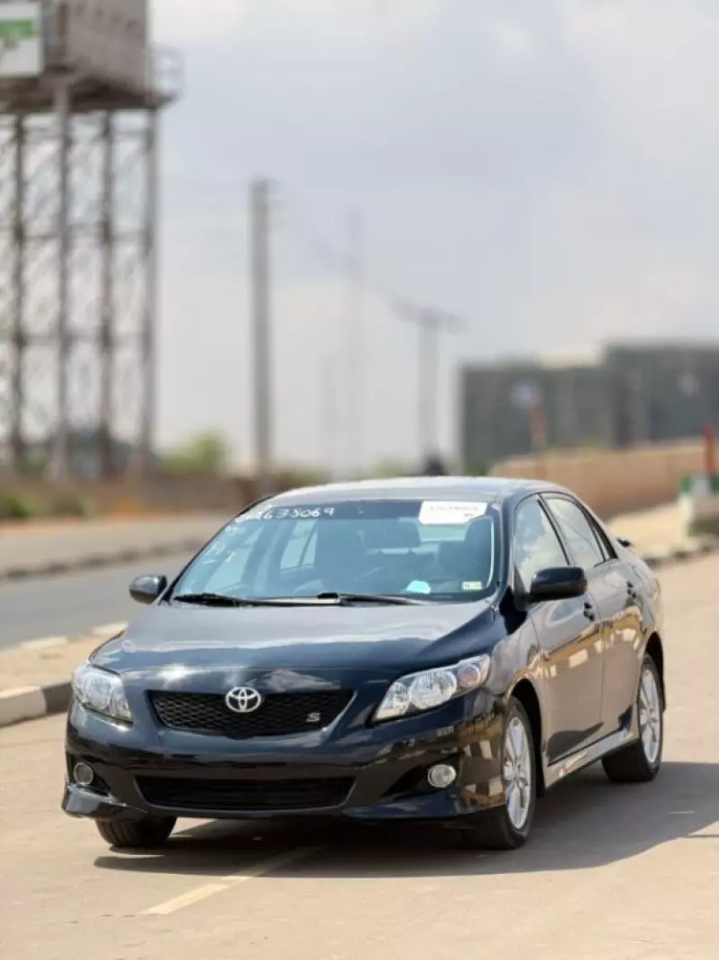 Toyota Corolla   - 2009