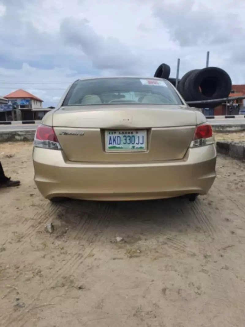 Honda Accord   - 2010